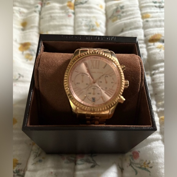 Michael Kors Rose Gold Watch - Picture 2 of 4